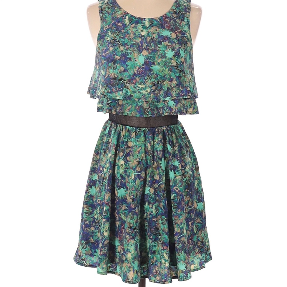 Vera Wang Princess Peekaboo Flutter Dress XS